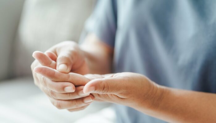 Hand tremors – Causes and risk factors